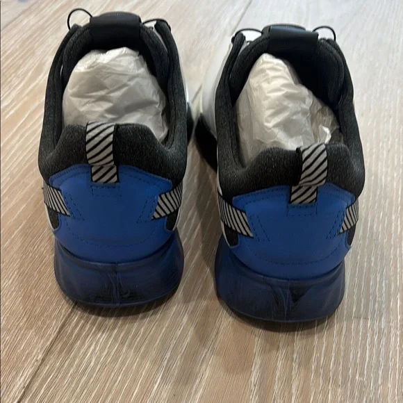 ECCO Men's White and Black Shoes - Picture 5 of 6